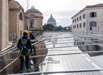 Acea inaugura la nuova vetrata fotovoltaica dei Musei Vaticani