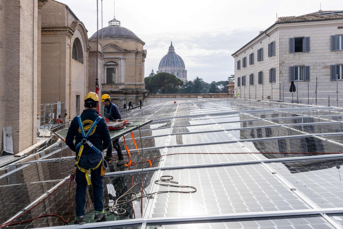 Acea inaugura la nuova vetrata fotovoltaica dei Musei Vaticani