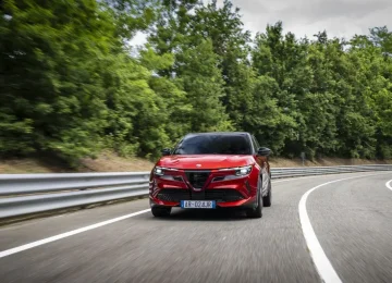 Nel 2024, Alfa Romeo rafforza la sua presenza nel mercato italiano.