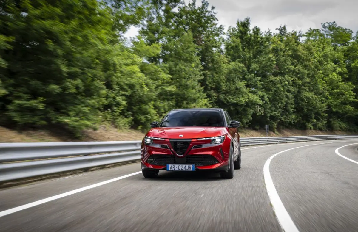 Nel 2024, Alfa Romeo rafforza la sua presenza nel mercato italiano.