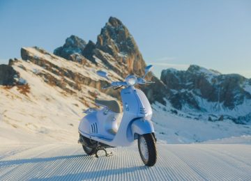 Vespa 946 Snake: Edizione Limitata di Eleganza Glaciale