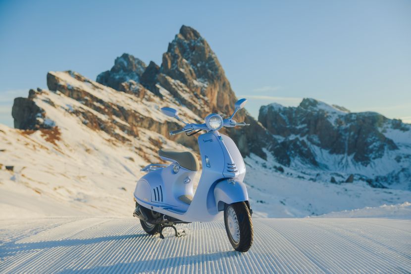 Vespa 946 Snake: Edizione Limitata di Eleganza Glaciale