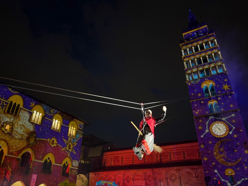 A Pistoia la Befana è arrivata dal Campanile