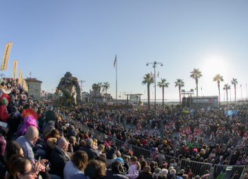 Al via a Viareggio il Carnevale della Pace