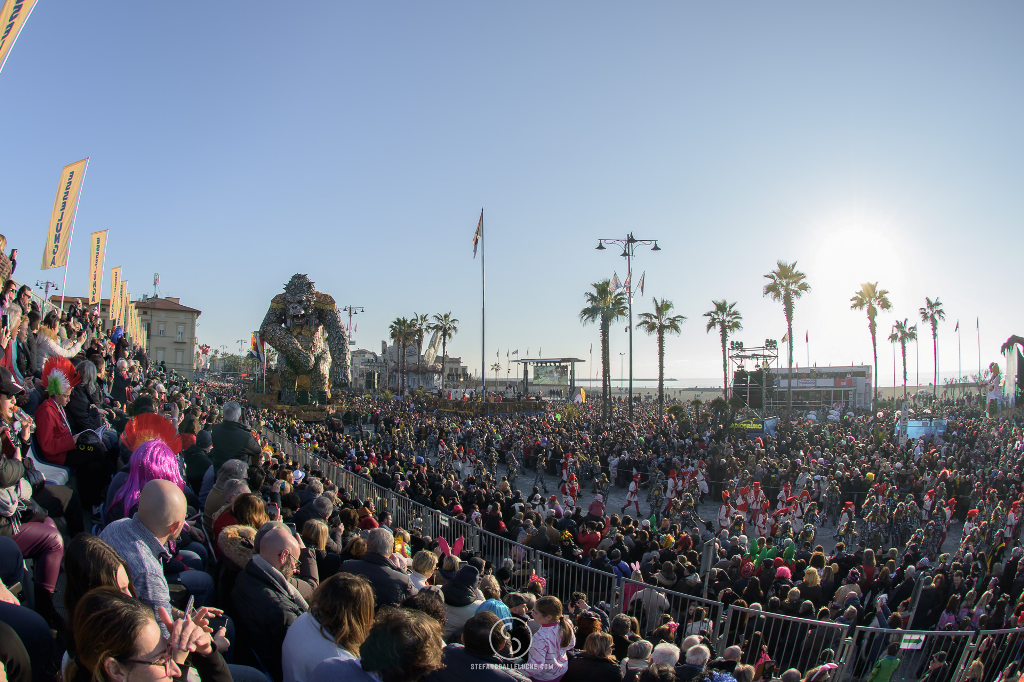 Al via a Viareggio il Carnevale della Pace