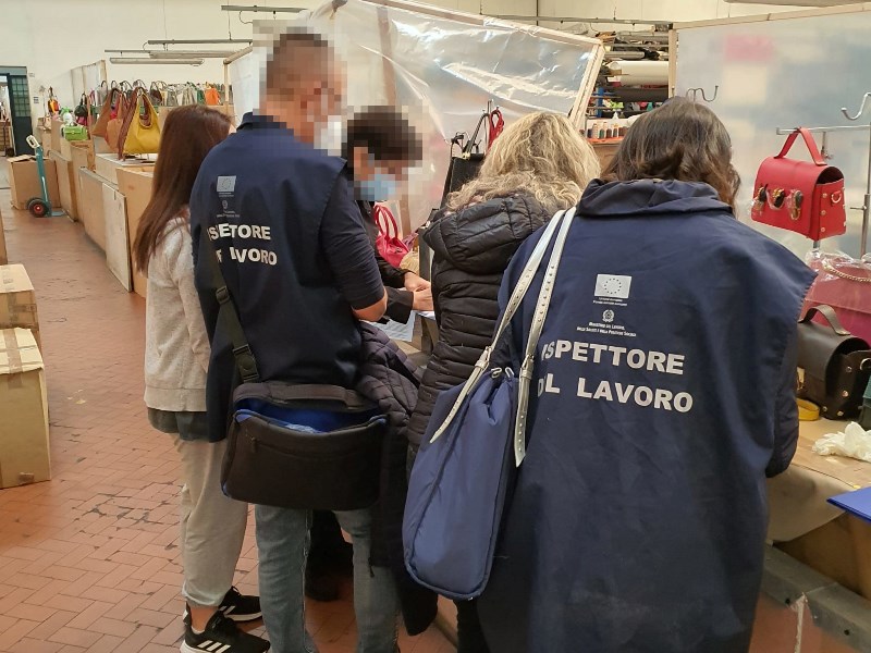 Azienda smantellata a Prato per sfruttamento del lavoro e immigrazione clandestina.