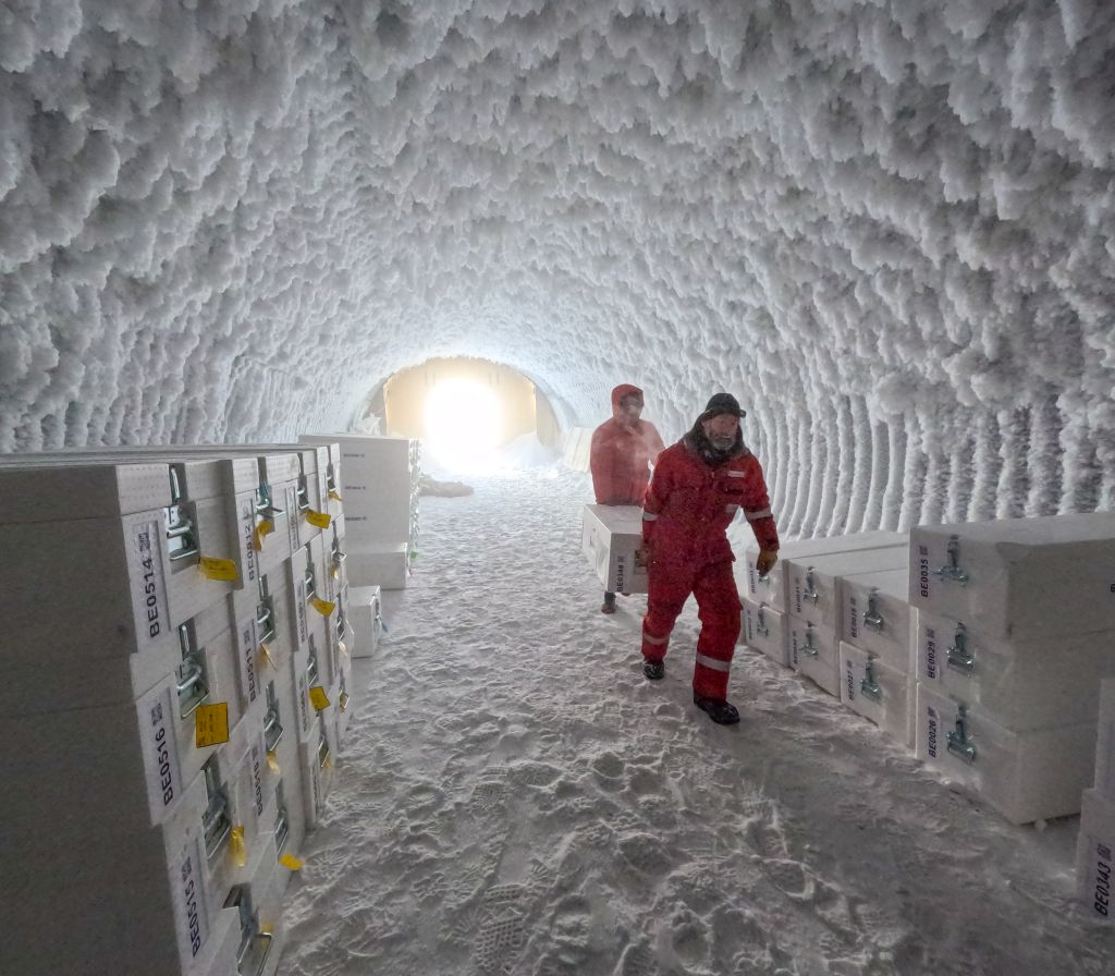 Campagna in Antartide Rivela Ghiaccio di 1,2 Milioni di Anni Fa