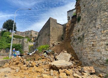 Chiusura di alcune strade a Volterra per i lavori di ripristino delle mura crollate