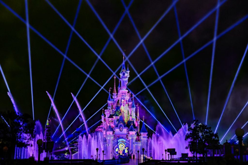 Disneyland Paris presenta il nuovo spettacolo serale "Disney Tales of Magic"