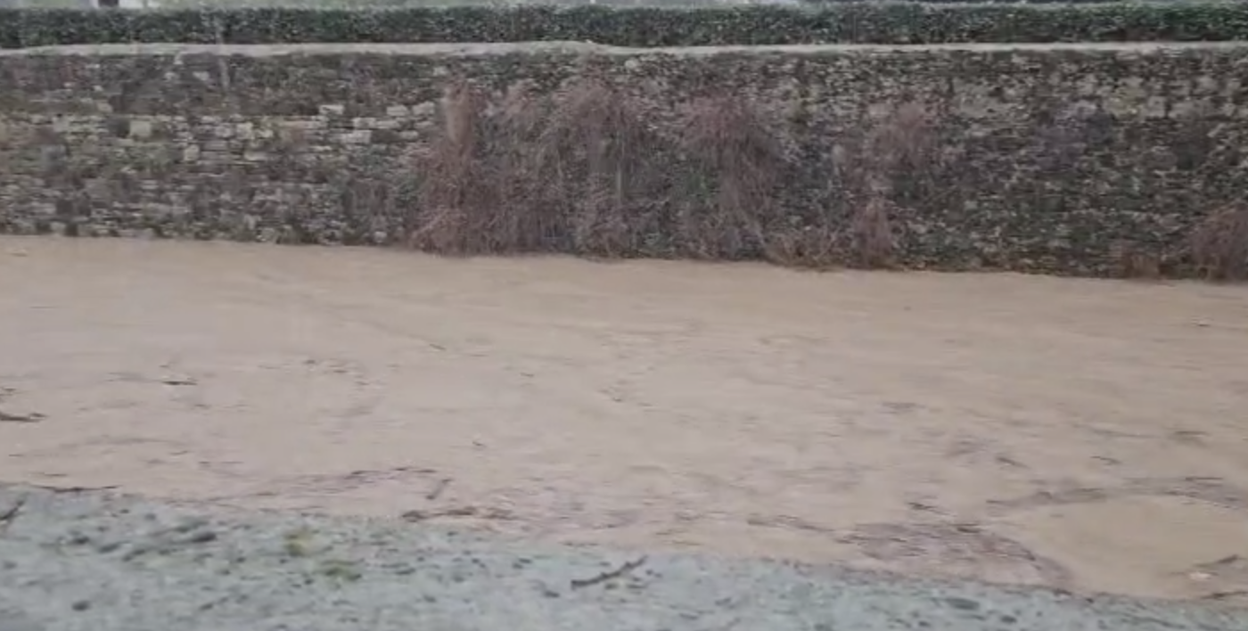 Forti piogge nel Fiorentino: strade allagate e disagi.