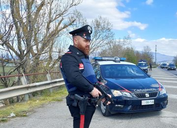 Fuga dall'alt e ferimento di un automobilista: arrestato dopo 8 km