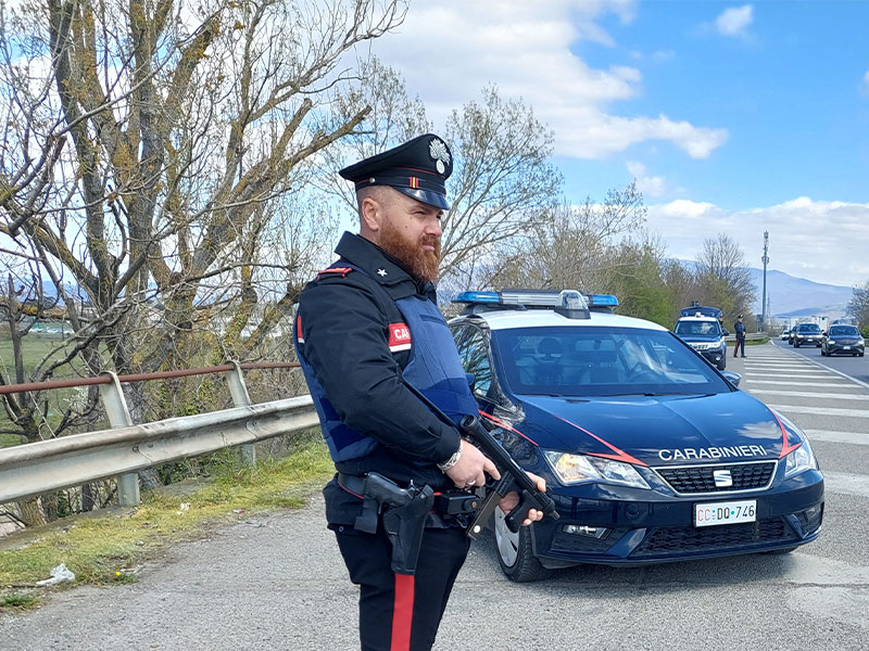 Fuga dall'alt e ferimento di un automobilista: arrestato dopo 8 km