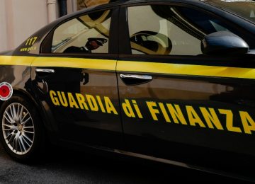 Grande operazione antimafia in tutta Italia: 17 misure cautelari e 30 milioni di euro sequestrati. Coinvolto un consorzio di Pontedera.