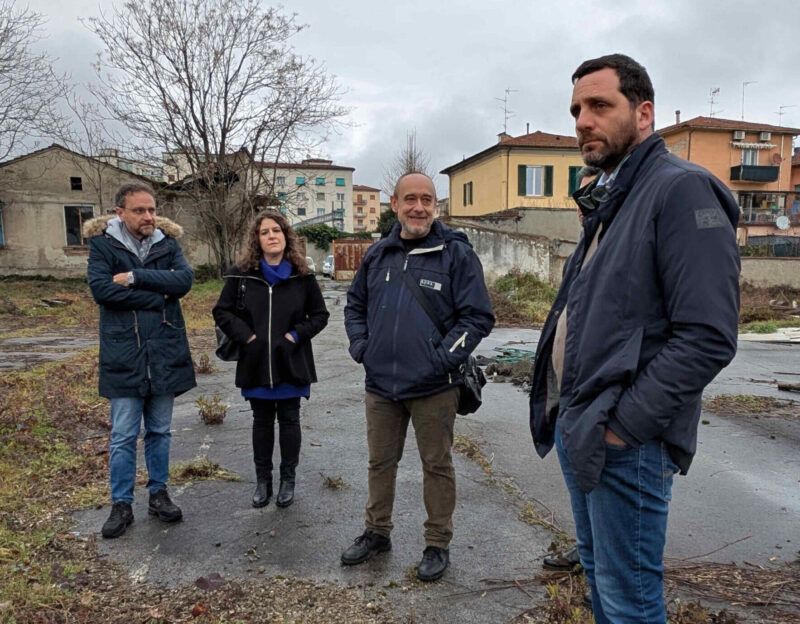 Il sindaco Tomasi visita l'area ex Ricciarelli per la realizzazione di 16 nuovi alloggi ERP.