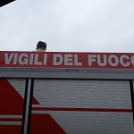 Incendio in un palazzo a Livorno: quattro intossicati, uno in condizioni gravi.