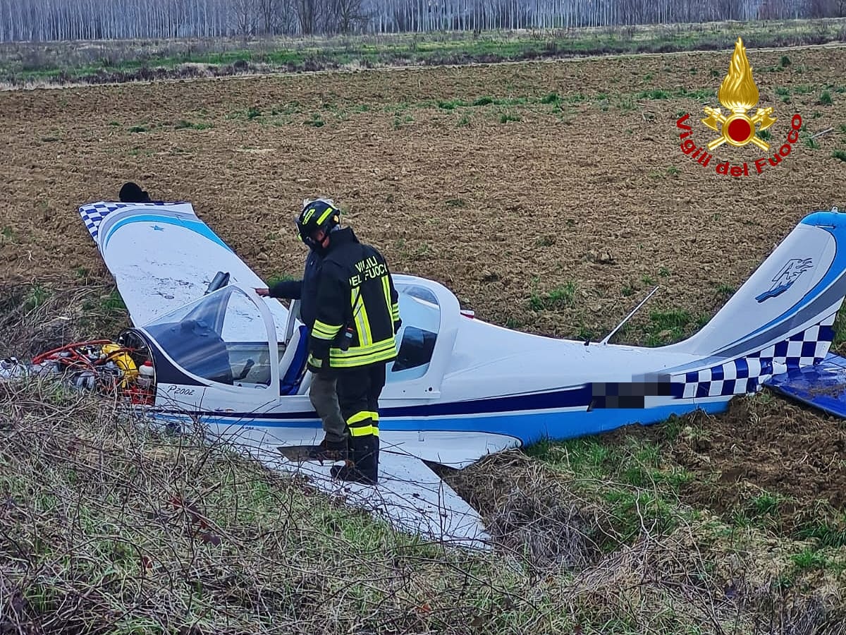 Incidente di un ultraleggero nel Pisano, il personale a bordo è illeso.