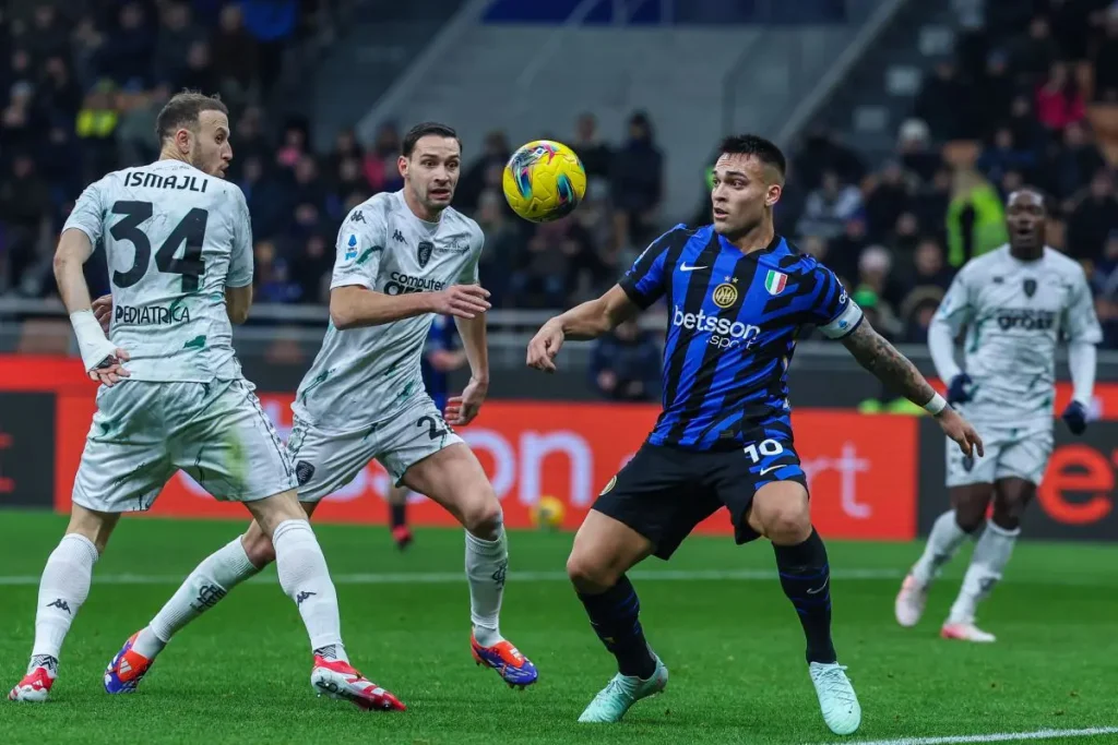 Inter trionfa 3-1 contro l'Empoli grazie ai gol di Lautaro, Dumfries e Thuram - Agenzia Italpress