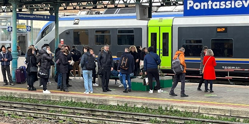 La Corte d'Appello le dà ragione: la colpa è dei treni e viene reintegrata