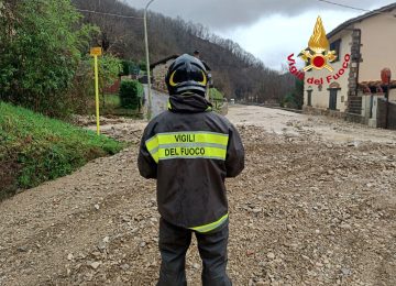 Maltempo in Toscana: strade allagate nel Fiorentino, soccorsa una persona in un sottopasso. Forte vento a Pisa e nel Cuoio.