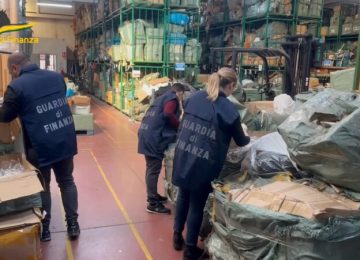 Oltre 2 milioni di articoli per l'infanzia irregolari: sequestrato un carico da 3 milioni a Prato