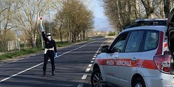 Polizia Municipale in Azione: Ritirati Patenti e Emanate Multe per Irregolarità