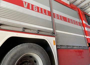 Rimessaggio agricolo e abitazione a fuoco vicino a Lucca