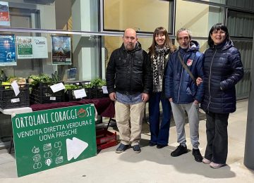 Riprende la vendita delle cassette di ortaggi degli Ortolani Coraggiosi presso la Fondazione I Care di Fucecchio.