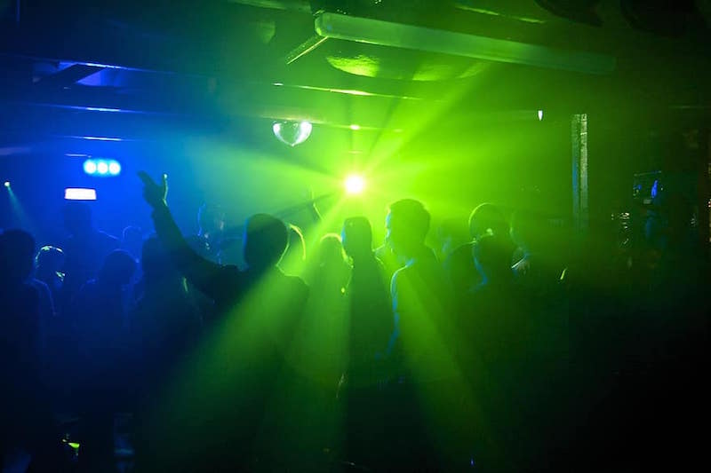 Rissa Halloween in Discoteca: Sette Giovani Denunciati