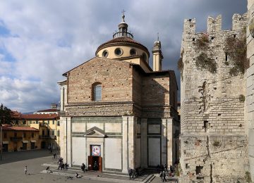 Ripristinato il portone della basilica quattrocentesca di Prato dopo atti di vandalismo