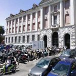 Sedicenne investito mentre si reca a prendere l'autobus.
