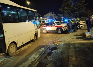 Spray al peperoncino sul bus, un bambino finisce in ospedale