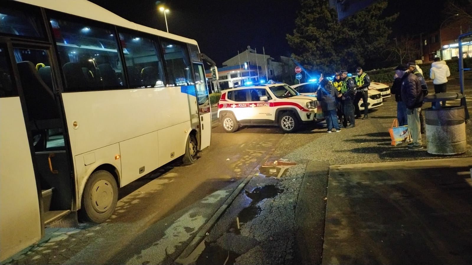 Spray al peperoncino sul bus, un bambino finisce in ospedale