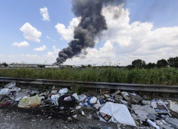 Terra dei Fuochi: Giordano Commenta la 'Sentenza Storica' della Corte Europea - Agenzia di Stampa Italpress