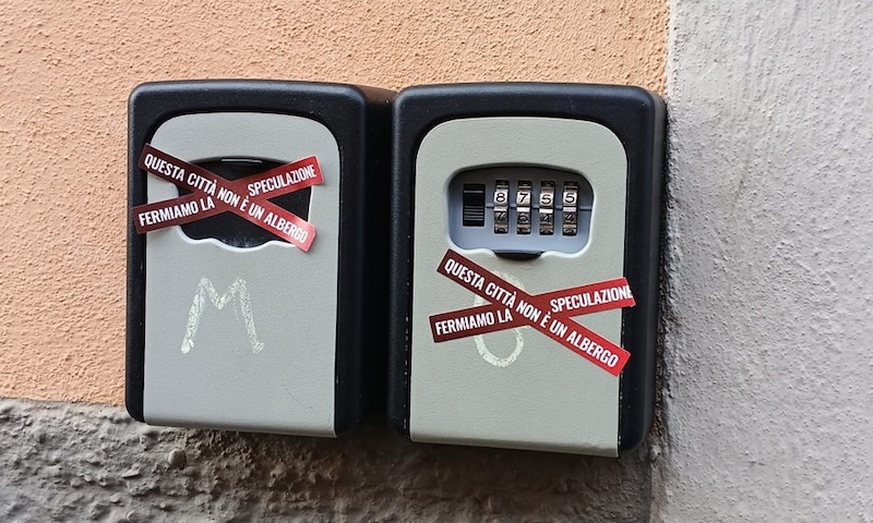 Firenze contro le keybox: rimosse le cassette dai palazzi del centro