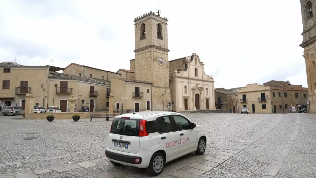 Palazzo Adriano si trasforma in un borgo "smart" grazie alla fibra di Open Fiber