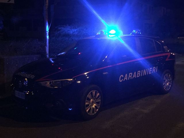 Aggredisce un passante e lo rapina: arrestato un 19enne a Firenze