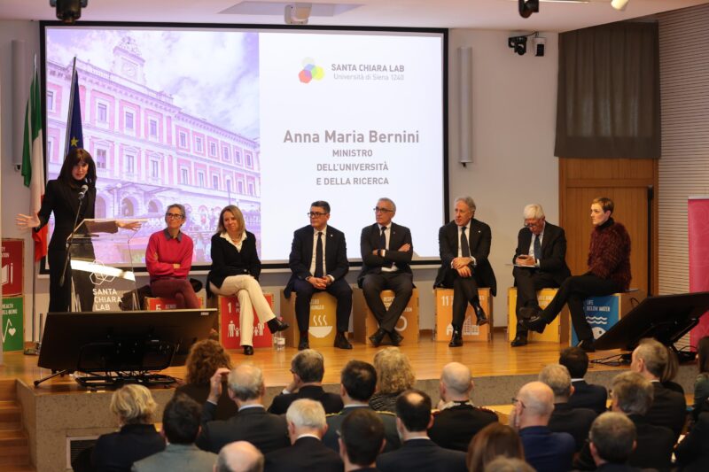 Anche il Ministro Bernini presente all’inaugurazione dei nuovi laboratori del Santa Chiara Lab di Siena