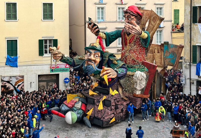 Carnevale di Foiano: nella seconda sfilata il giudizio sulle mascherate dei carri