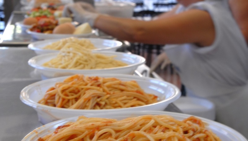 Bambini lasciati a pane e olio in mensa: sospeso il provvedimento a Montevarchi