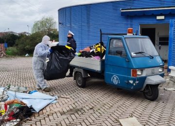 Blitz alla piscina di Castelfranco: sorprese tre persone che occupavano lo stabile.