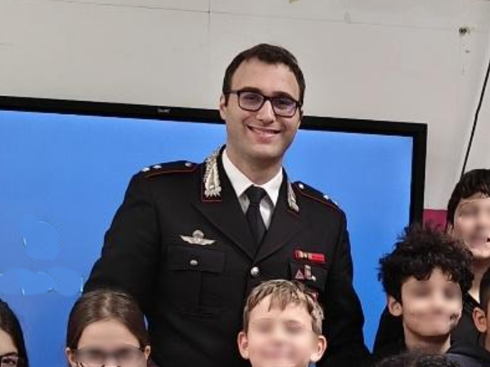 Carabinieri in classe a Collesalvetti per promuovere la cultura della legalità.