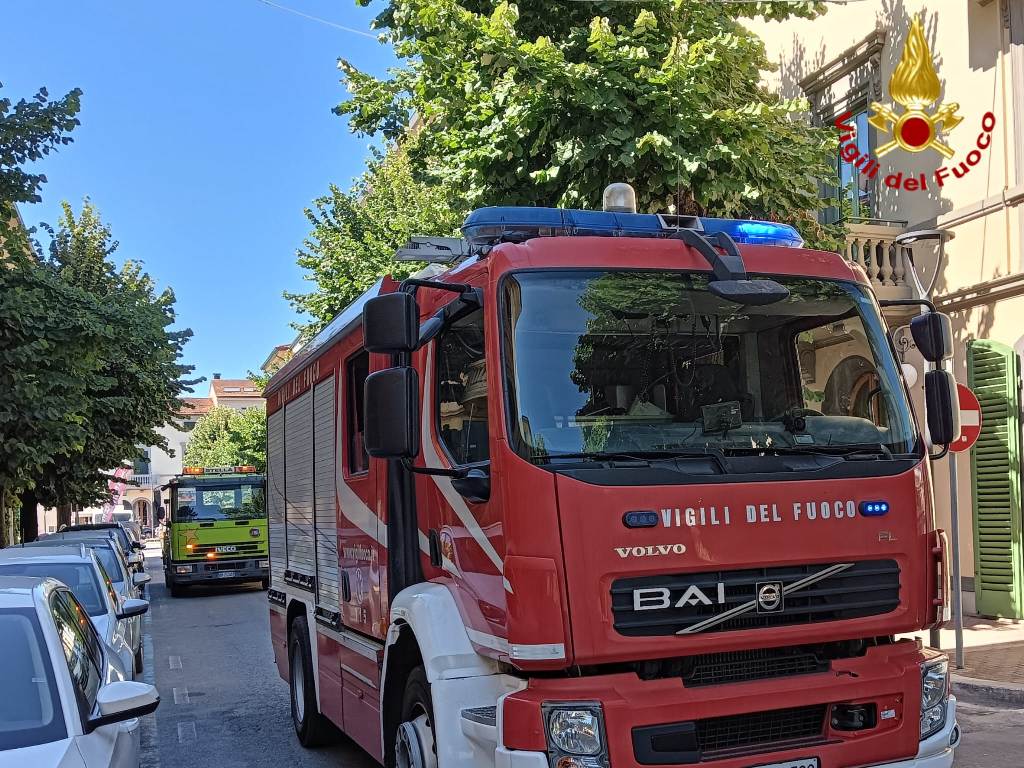 Conclusa l'operazione a Pietrasanta per un'infiltrazione di carburante