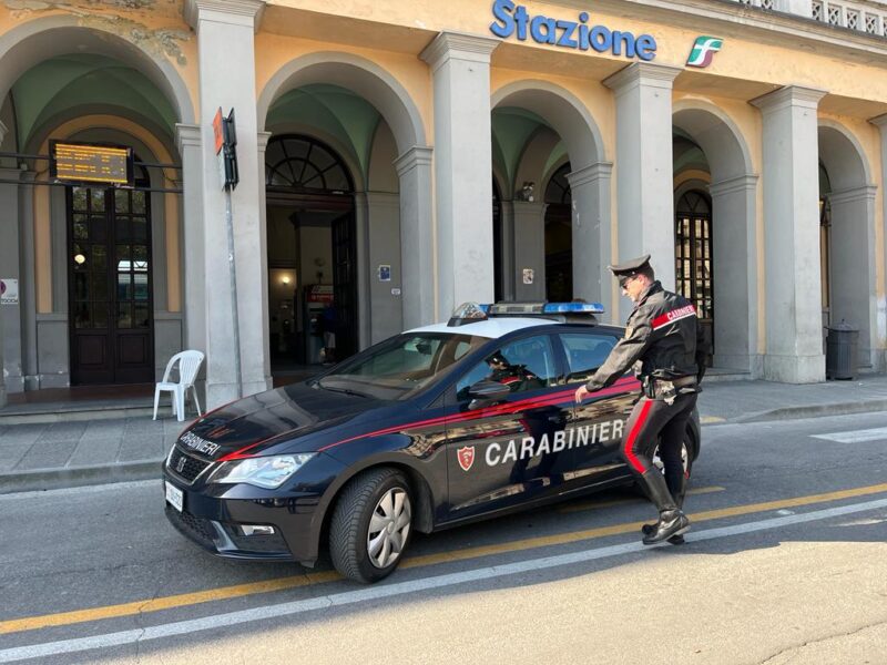 Controlli alla stazione di Lucca: arrestato un giovane per possesso di droga