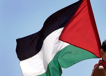 Corteo per la Palestina con lancio di fuochi d'artificio e fumogeni a Firenze, fino al consolato USA