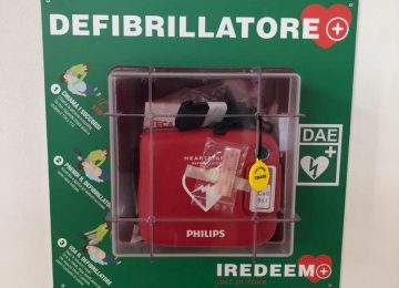 Defibrillatore rubato in piazza Sant'Ambrogio