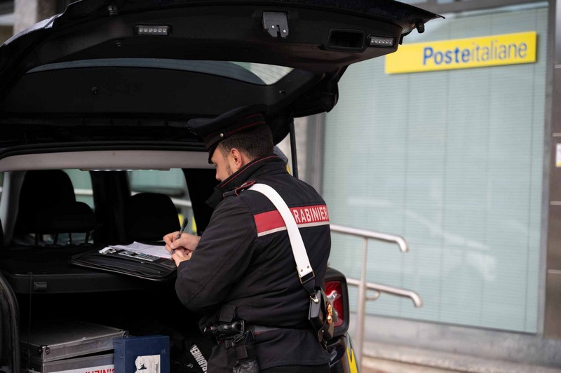 Fa la spesa con la carta di qualcun altro: denunciato un 52enne