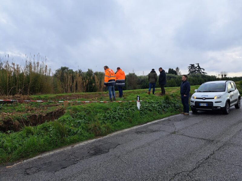 Frana sull'argine: chiusa la Statale del Brennero a San Giuliano Terme