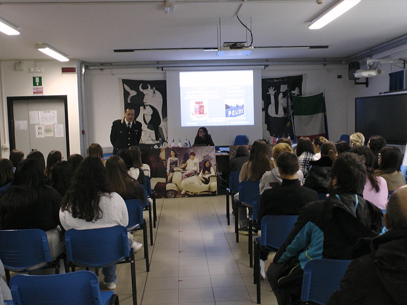 Giornata internazionale contro il bullismo e il cyberbullismo: incontro tra polizia e studenti a Pontedera.