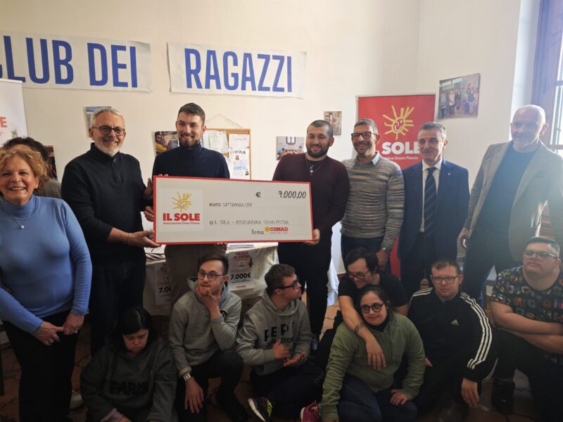 Grande successo per l'iniziativa natalizia "Un alberello per il Sole": Conad raccoglie e dona 7.000 euro.