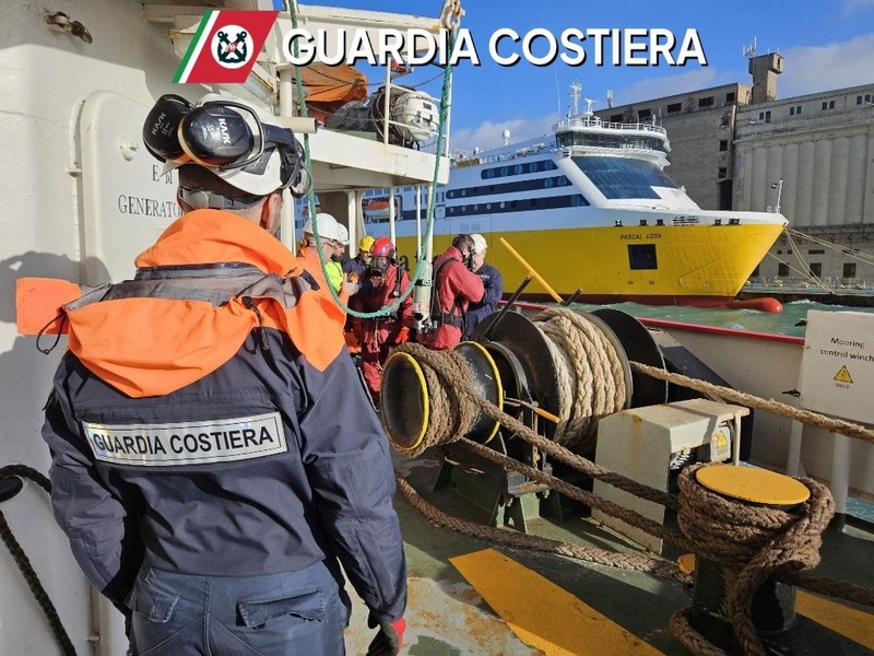 Gravi irregolarità a bordo: nave bloccata a Livorno